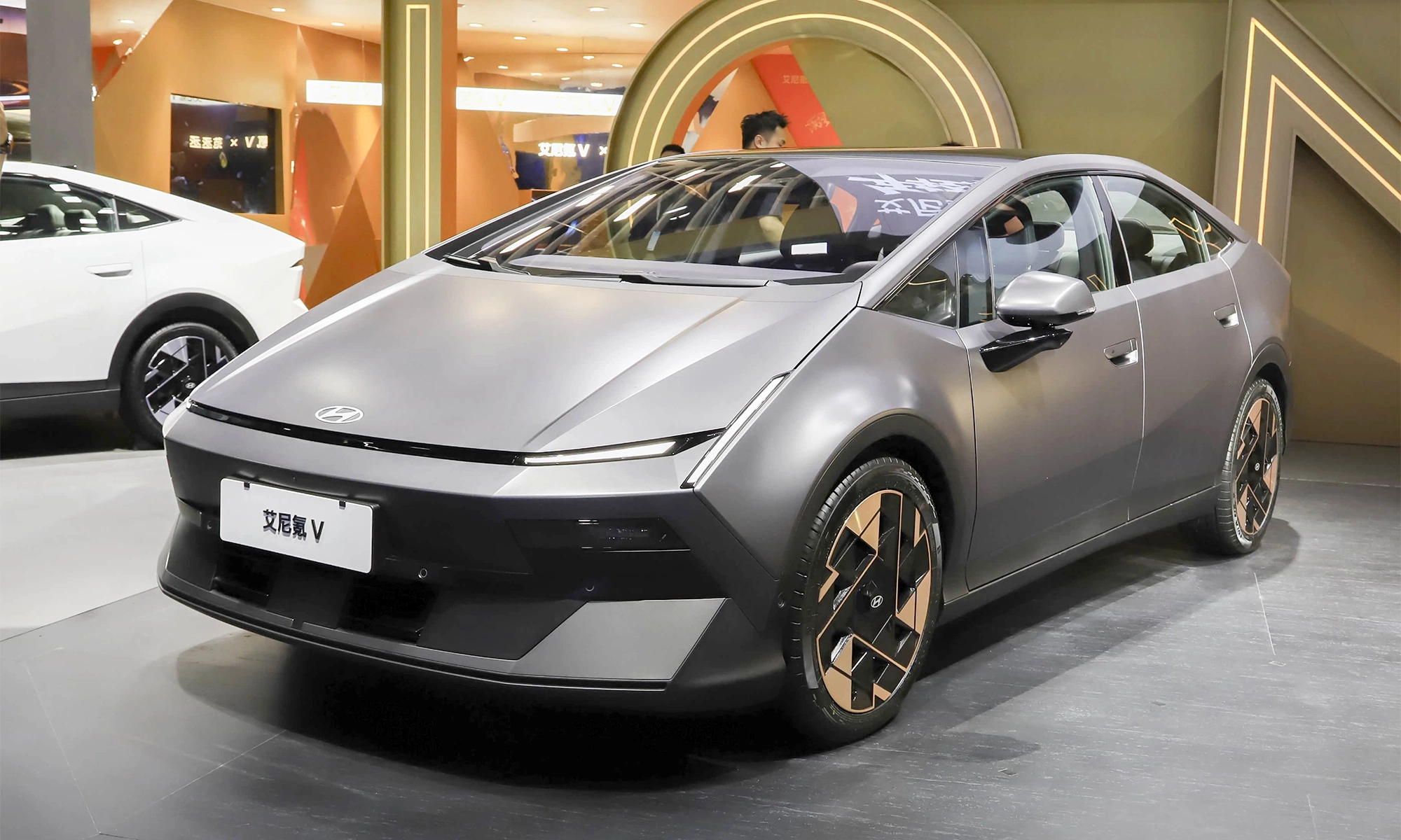 Hyundai-Ioniq-V-2027-1-579-178-2649-2973-1787632476