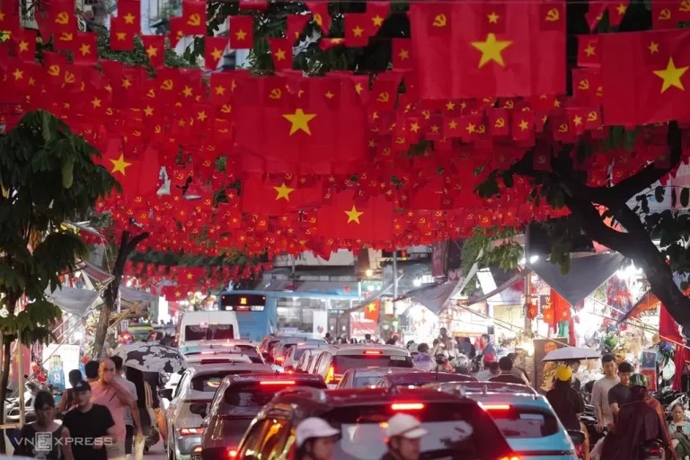 LÁ CỜ TẾT