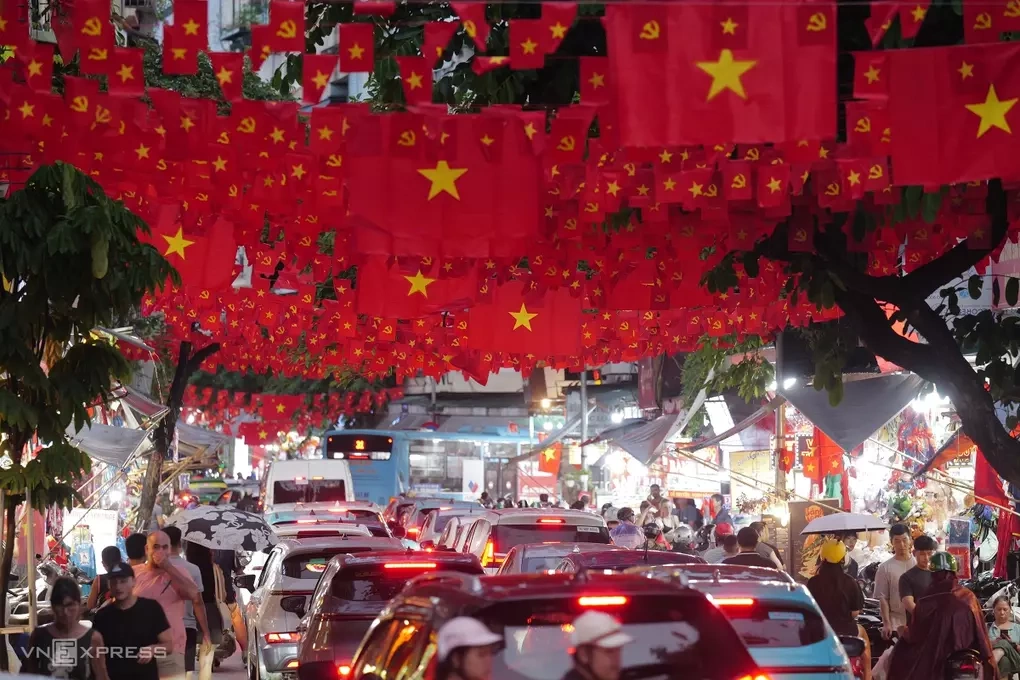 LÁ CỜ TẾT