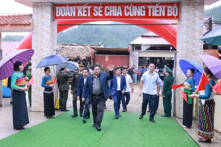 THỦ TƯỚNG PHẠM MINH CHÍNH