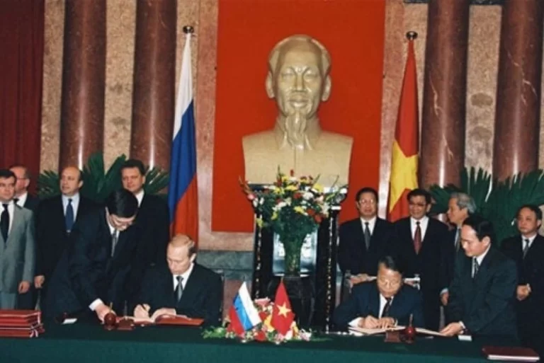 VIỆT - NGA
