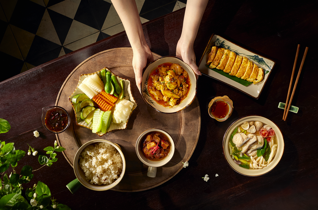 Bên cạnh cá và gạo, thực đơn ưu tiên rau, củ, hạt, nấm cùng những thực phẩm có thời điểm thu hoạch phù hợp trong năm. Ảnh: Hoa Vị